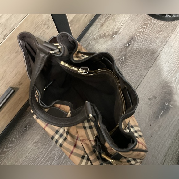 Burberry bags - Picture 8 of 16